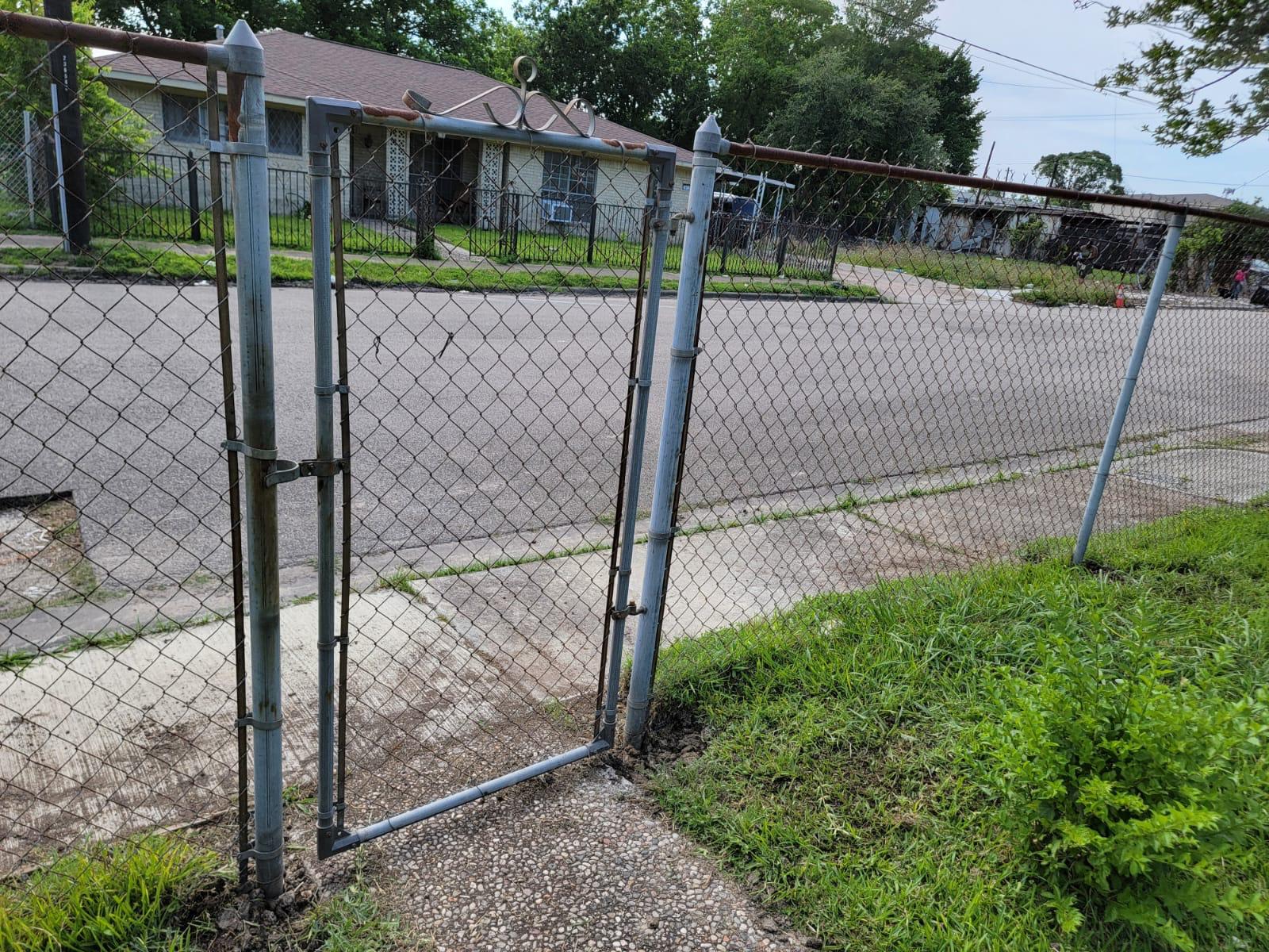 Secure Your Business: Mustang Fencing & Gates in 77050 - Image 7